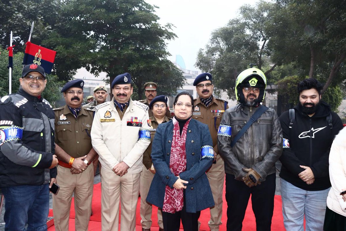 CP_Noida's tweet photo. मिशन शक्ति कार्यक्रम के अंतर्गत 'नारी सुरक्षा, सम्मान व स्वावलंबन' के संकल्प के साथ @CP_Noida द्वारा @RedFMIndia के सहयोग से पुलिस आयुक्त कार्यालय, सेक्टर-108 में ‘जीरो फेटालिटी’/सड़क सुरक्षा विषय पर आमजन में जागरूकता बढ़ाने के उद्देश्य से बाइक रैली को फ्लैग दिखाकर रवाना किया गया।
#MissionShaktiUPP
#NariSuraksha
#ZeroFatality #NoidaPolice #RoadSafety