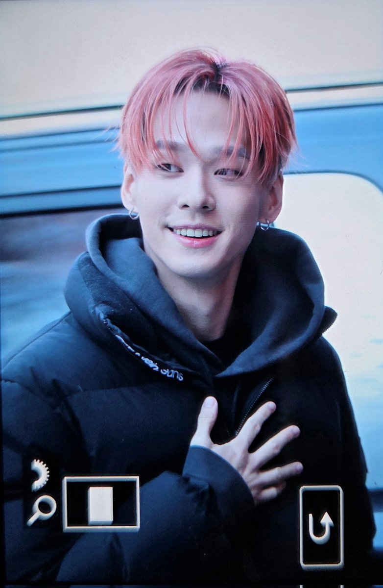 251221 출근
#나웅재 #헬로글룸 #hellogloom