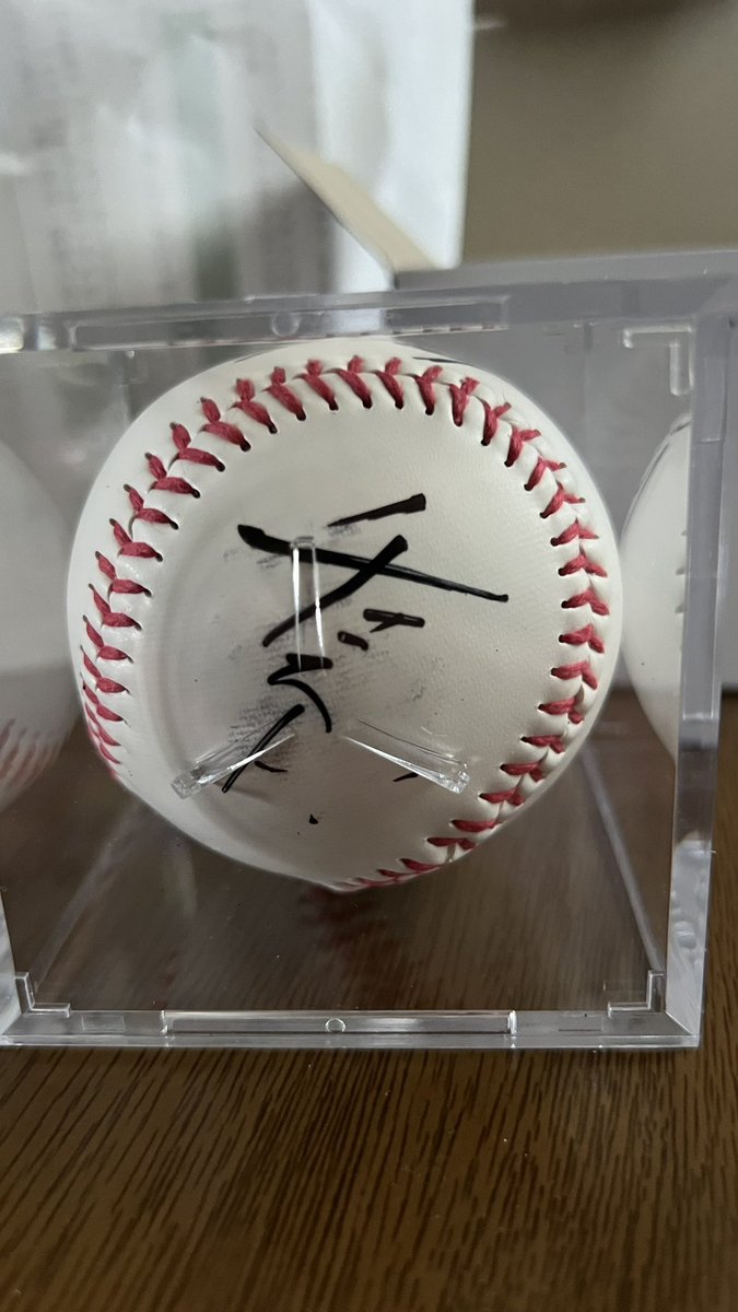 ムネリンのサインボール届いた🙌 残り少ない今年ですがギリギリで運を