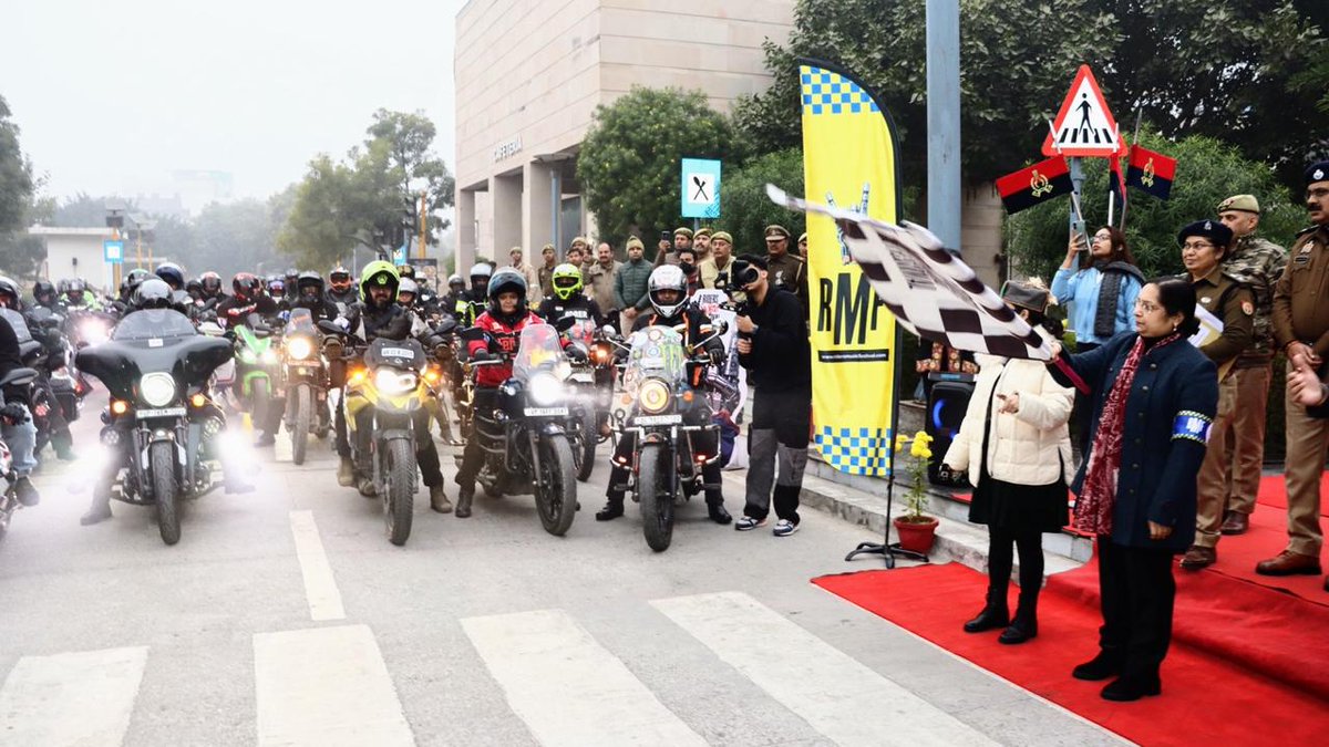 CP_Noida's tweet photo. मिशन शक्ति कार्यक्रम के अंतर्गत 'नारी सुरक्षा, सम्मान व स्वावलंबन' के संकल्प के साथ @CP_Noida द्वारा @RedFMIndia के सहयोग से पुलिस आयुक्त कार्यालय, सेक्टर-108 में ‘जीरो फेटालिटी’/सड़क सुरक्षा विषय पर आमजन में जागरूकता बढ़ाने के उद्देश्य से बाइक रैली को फ्लैग दिखाकर रवाना किया गया।
#MissionShaktiUPP
#NariSuraksha
#ZeroFatality #NoidaPolice #RoadSafety