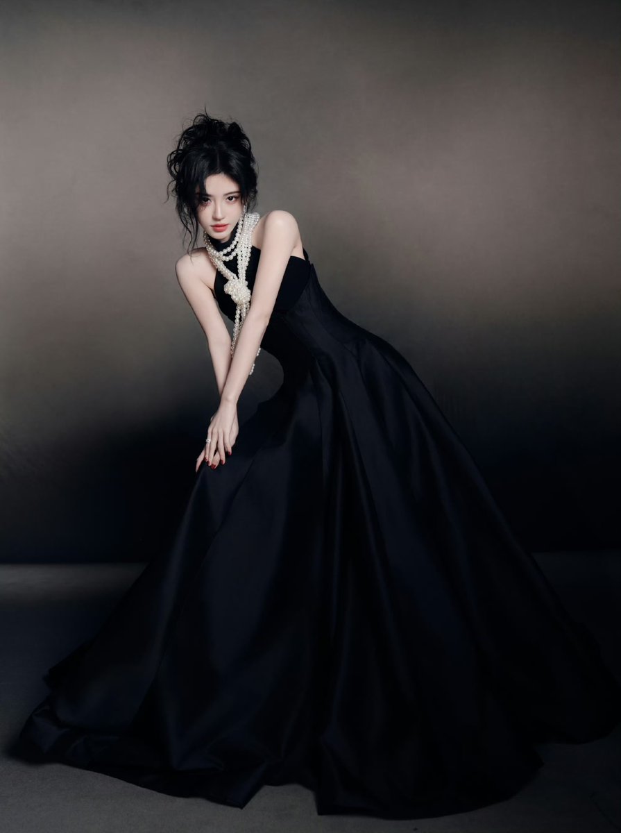 #JuJingyi for Tencent Video All Star Night 2025

More - weibo.com/7920554800/524…