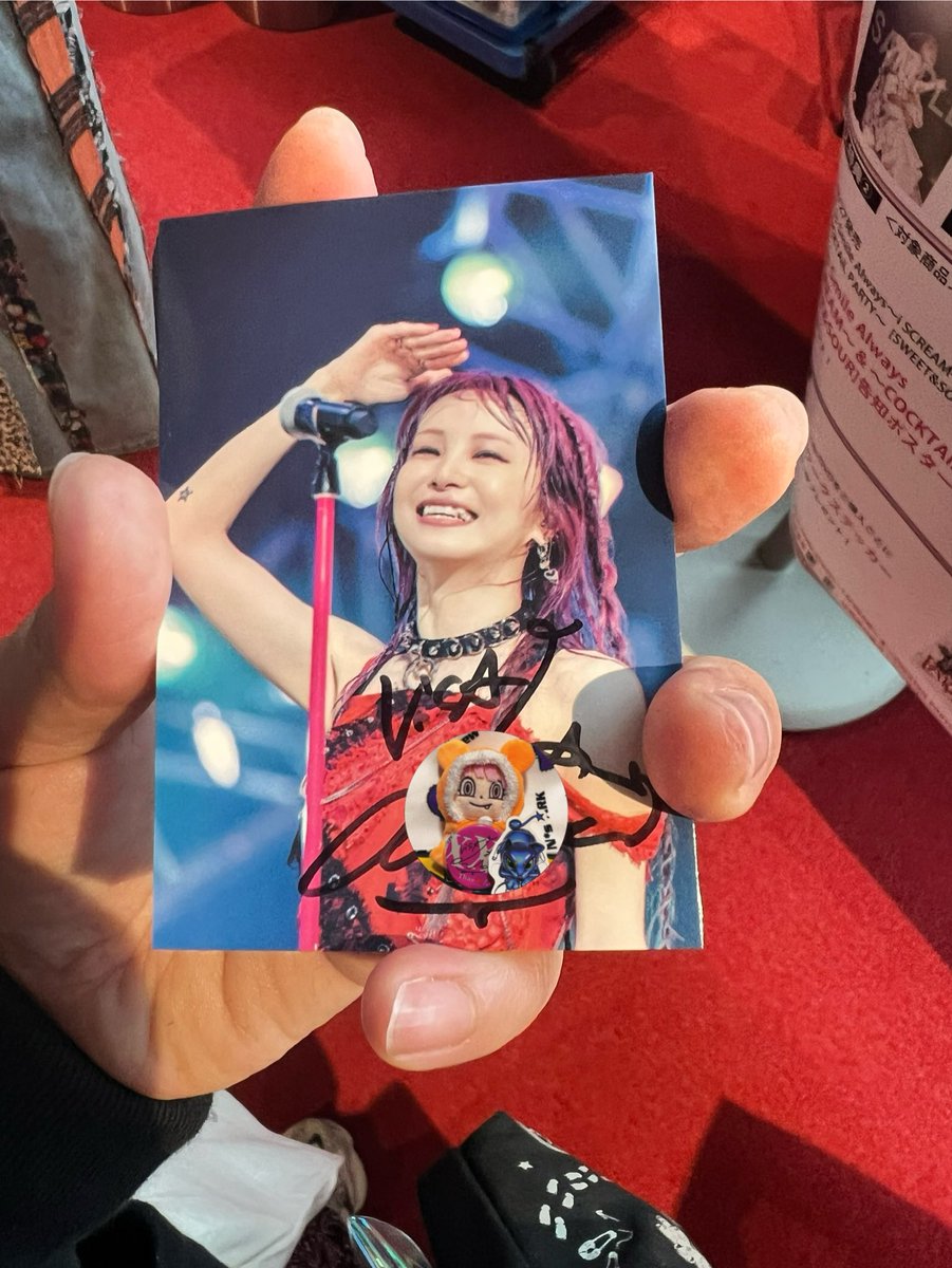 5枚ずつ買って…25枚で出た〜🤩🤩🤩 えいえんちゃんが持っている左の