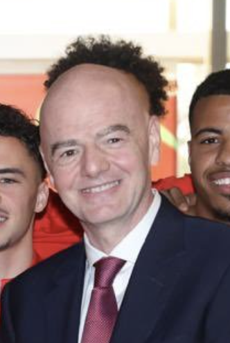 BenjaminTemplar's tweet photo. I love Infantino's new hairdo. https://t.co/EDBsnonkb5