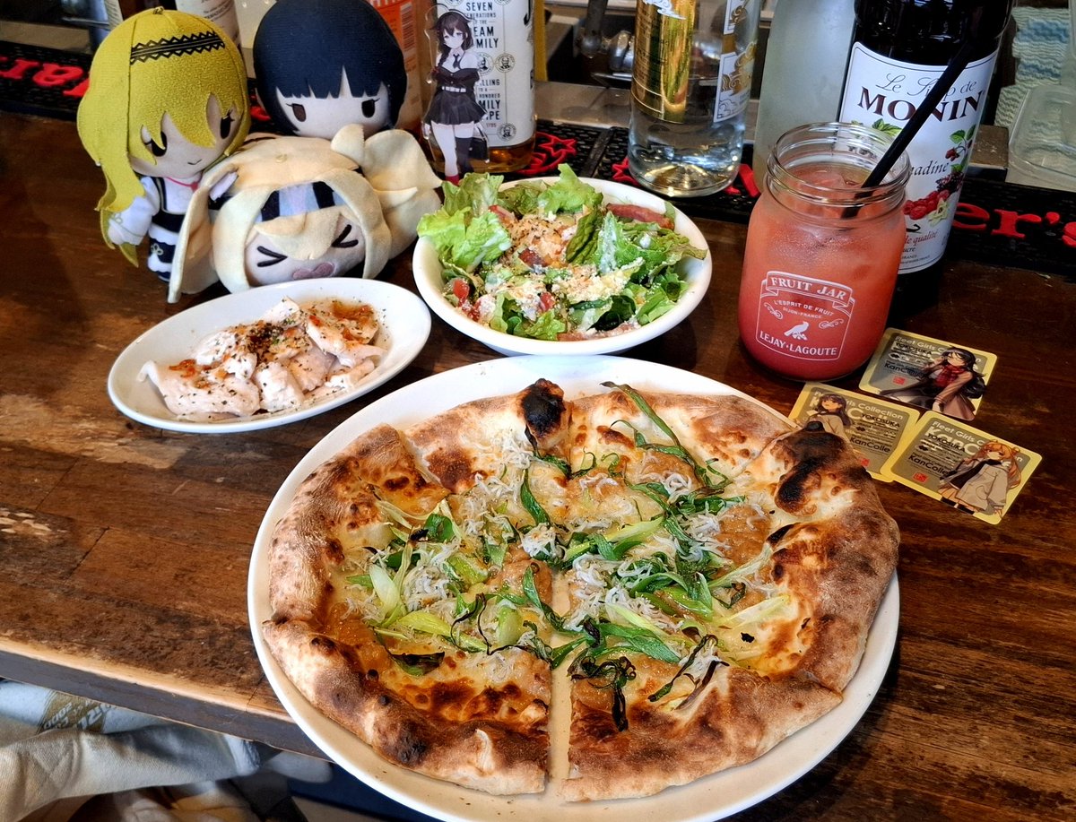 By0902shinystar's tweet photo. お昼ご飯は予約していたConeLiさん🍕
コラボメニューはもちろん､シーザーサラダとティラミス美味しかった～😊
#横須賀コラボ 
#ConeLi https://t.co/7Z4WL4LggA