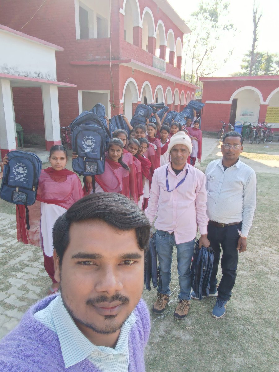 sintu94's tweet image. शिक्षा को मजबूत बनाने की दिशा में बिहार सरकार का सराहनीय कदम।

#schoolbag #everyonehighlights #BiharEducationDepartment #BiharTeachers #BiharEducation #student