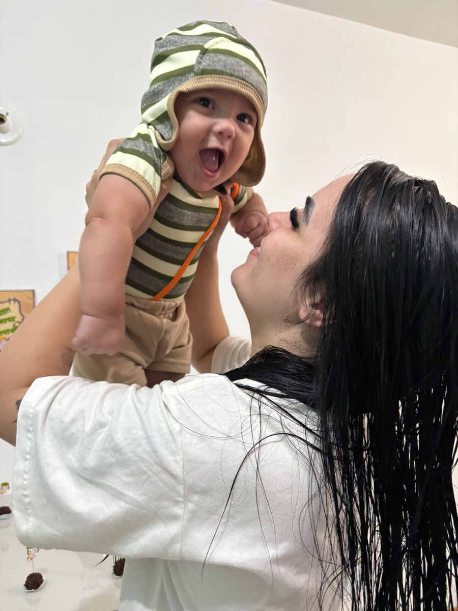 Então percebi que era só você
A razão de todo meu viver
Reconstruindo em mim 
A esperança de saber que posso ser feliz
Você apareceu, meu coração sorriu
Você se apresentou, a minha dor partiu
Deu luz ao meu caminho não me deixou sozinho
Provocando em mim sintomas de amor 🤍