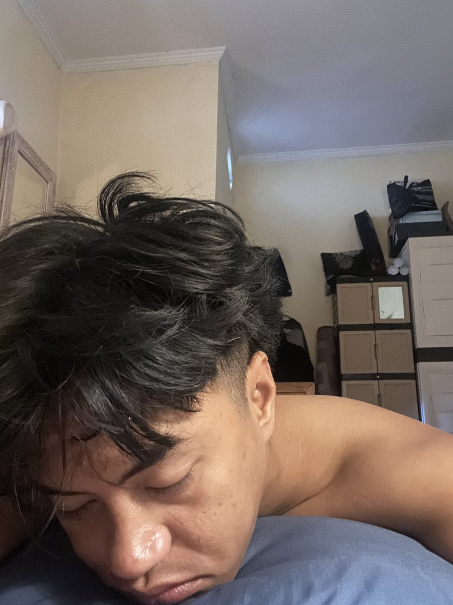 robinism's tweet image. Waking up after a rough party be like.
Berkonde 🫨
