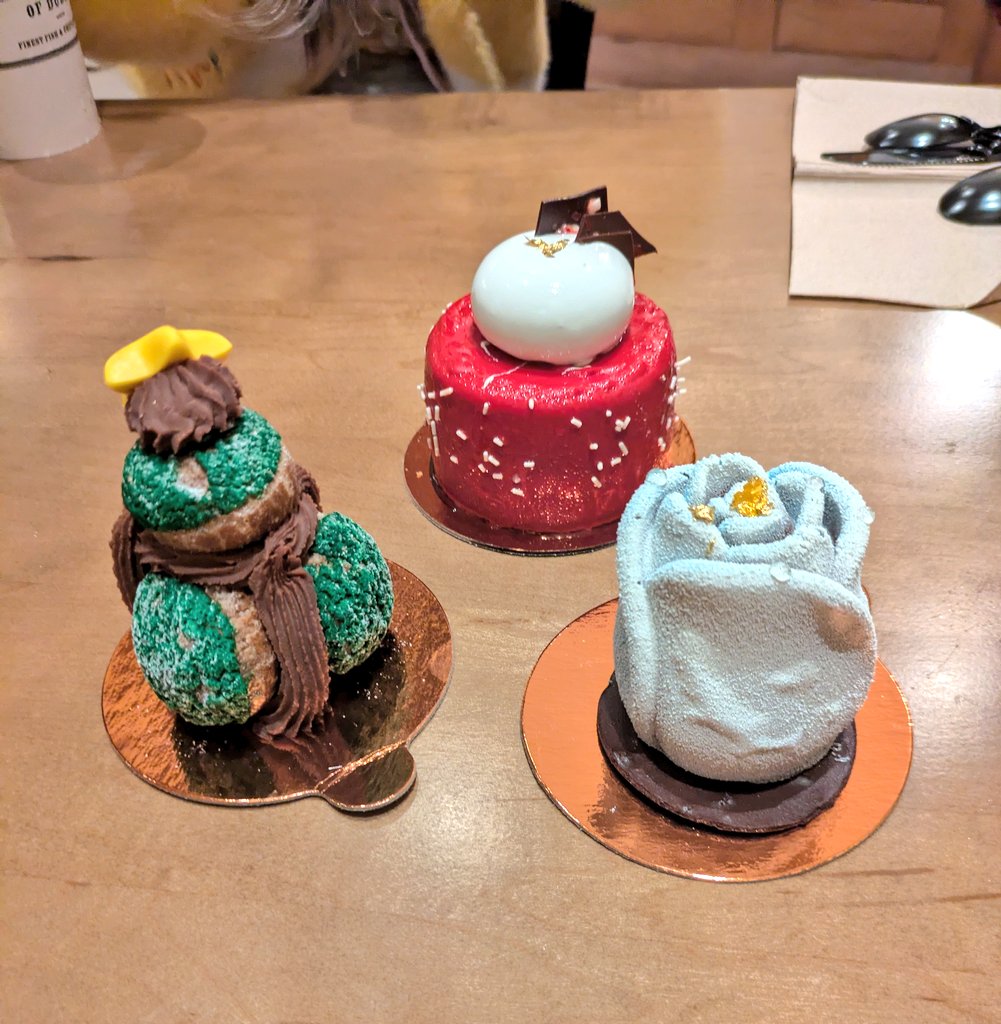 Got some beautiful desserts at Disney Springs last night 💕