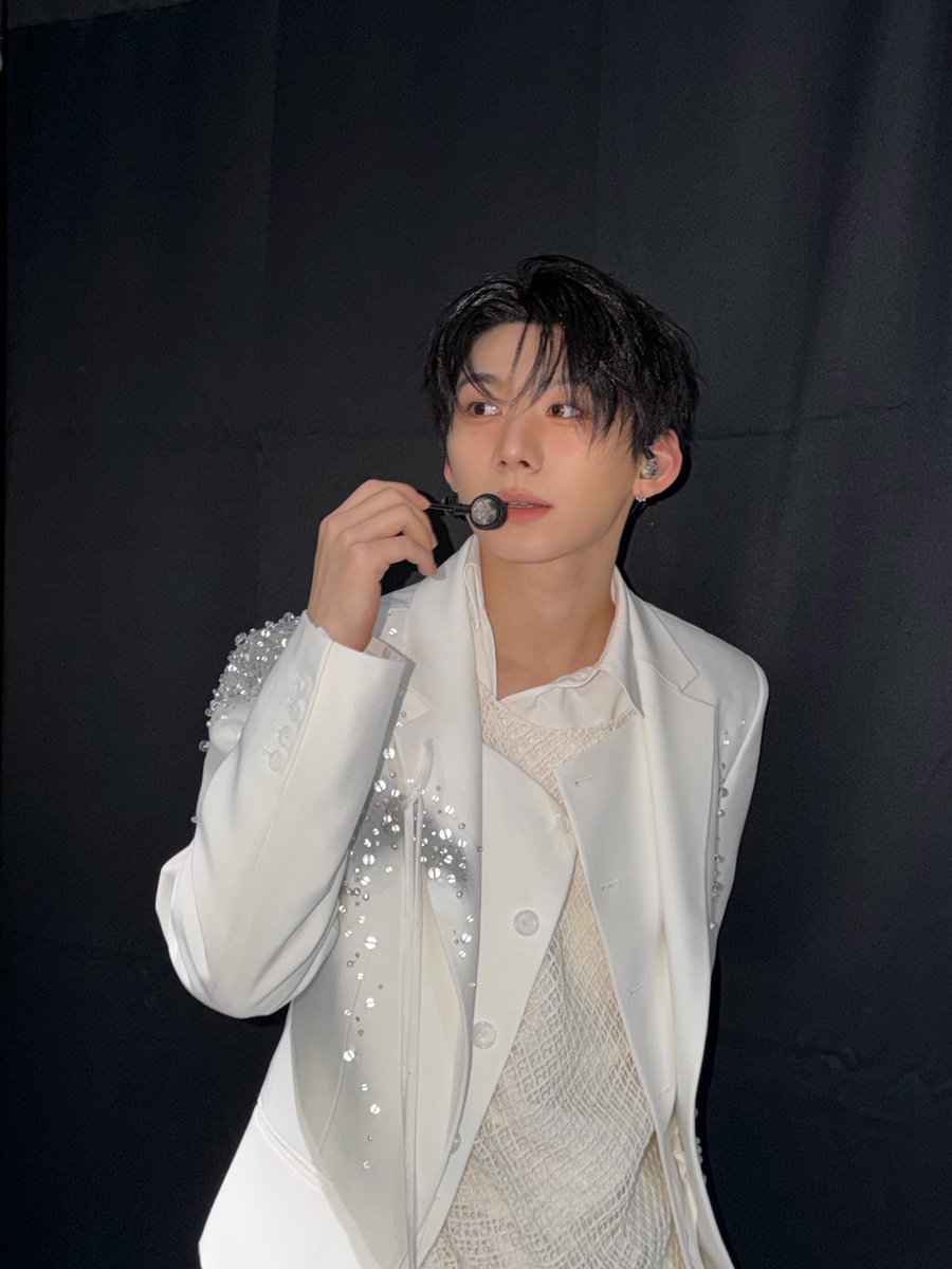 AHOF_official's tweet photo. 📷😶

#AHOF #아홉
#HAN #박한 https://t.co/Z3VQgH4atp
