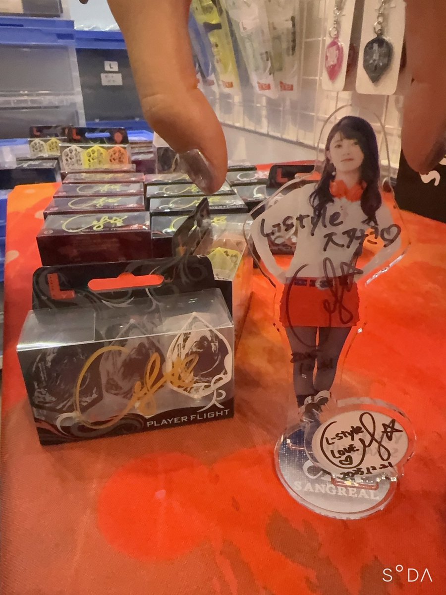 今日もL-styleブースに坂口優希恵選手がサイン書きに来てくれましたー