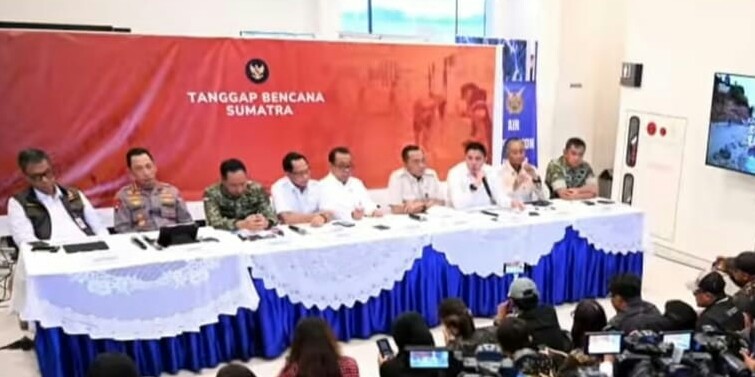 Benbenxbae's tweet photo. Pemerintah &amp; masyarakat menggerakkan semua sumberdaya melakukan penanganan bencana di Sumatra, Saatnya kita membantu saudara kita.
#PrabowoBerjuangDemiRakyat
#PemerintahTNIPolriKompakTanganiBencana
#PendampingDesaPeduliBencana

@prabowo
@YandriSusanto
@ArizaPatria
@KerjaSeskabRI https://t.co/vWRZnmpZ5A