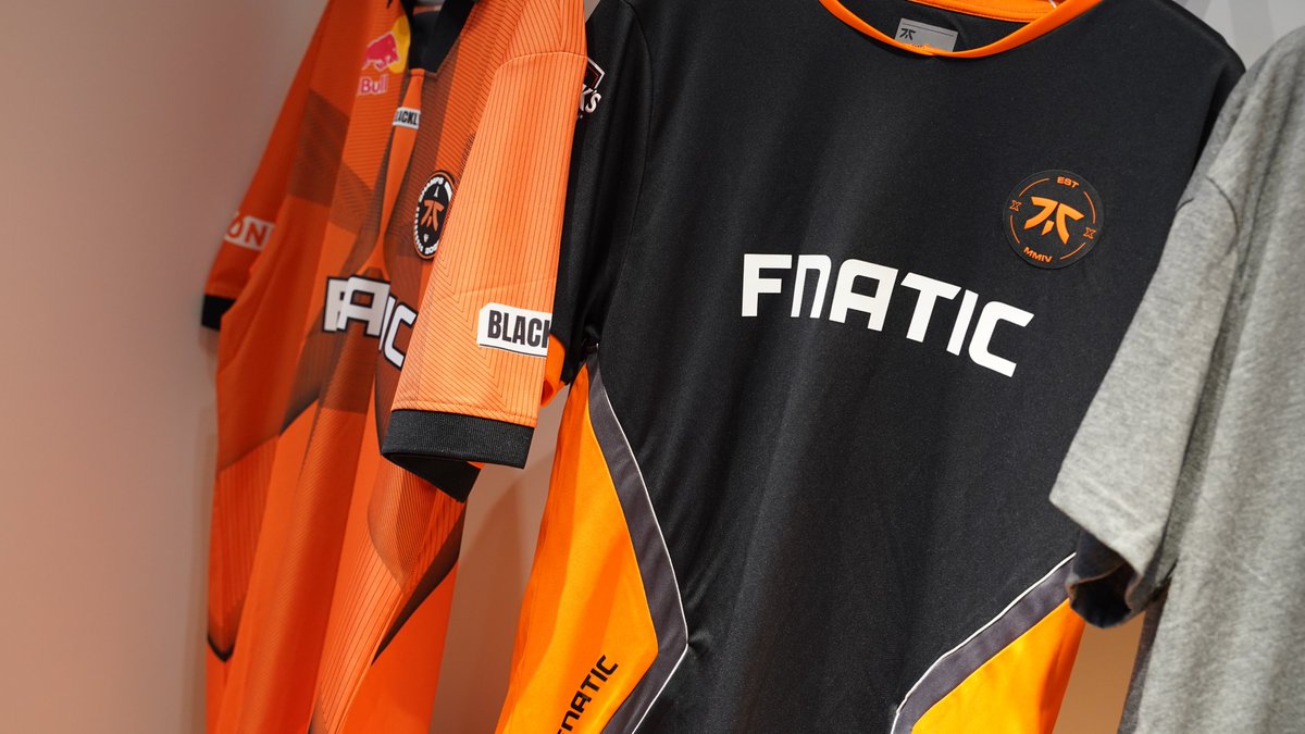 FNATIC Void Gamingカード FNATIC Void Gamingカード - メルカリ