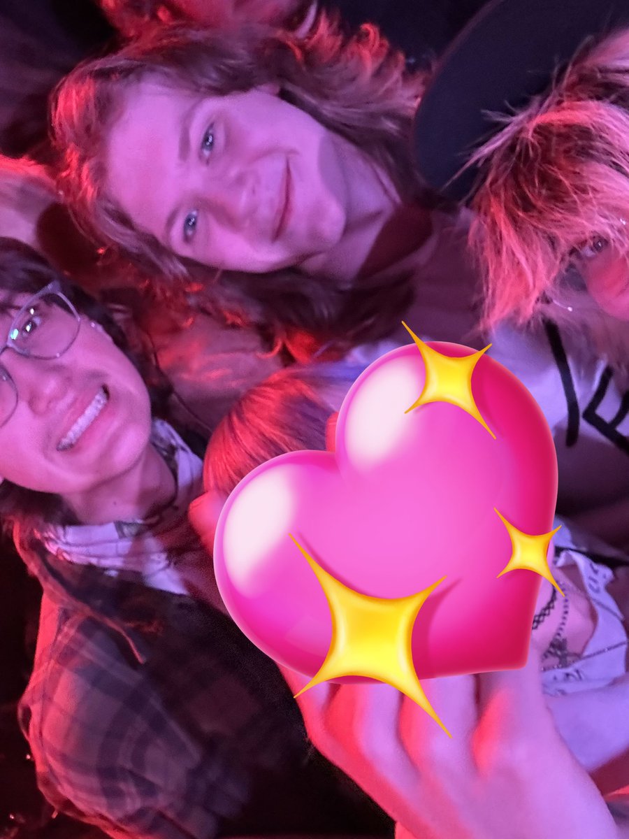 CRASHOUTERA tweet media