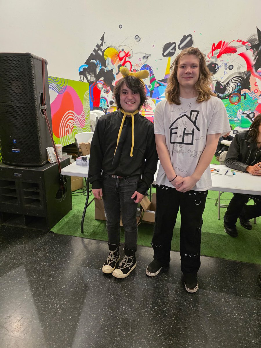 CRASHOUTERA tweet media