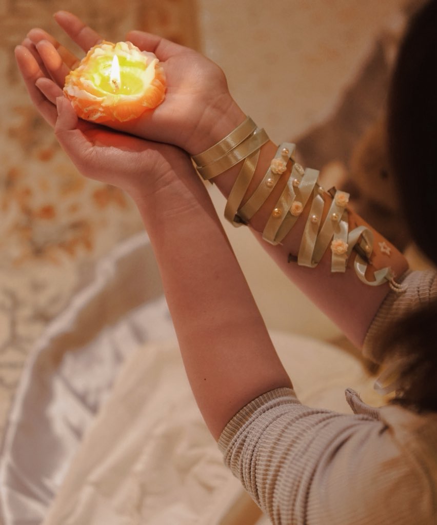 远方烛火，为久候之人燃烧

关于圣诞 part 1
🪡：十六月 <a href="/shiliuyue23/">十六月</a> 
🦋：小颖  <a href="/xiaoyingLeo81/">颖颖</a> 
🏠：不语Studio <a href="/ANN017_Dom/">Ann</a>