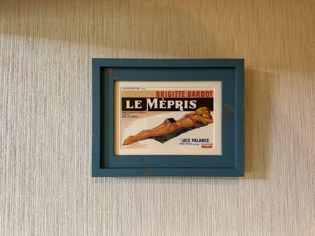 pesaida's tweet image. フリーマーケットでゲットしたブリジット・バルドーのポストカードをインテリアに。
額縁に施したレリックぽい塗装が上手くいったので嬉しい。
かっこよ。
 #アコバニ
 #Vanityyy