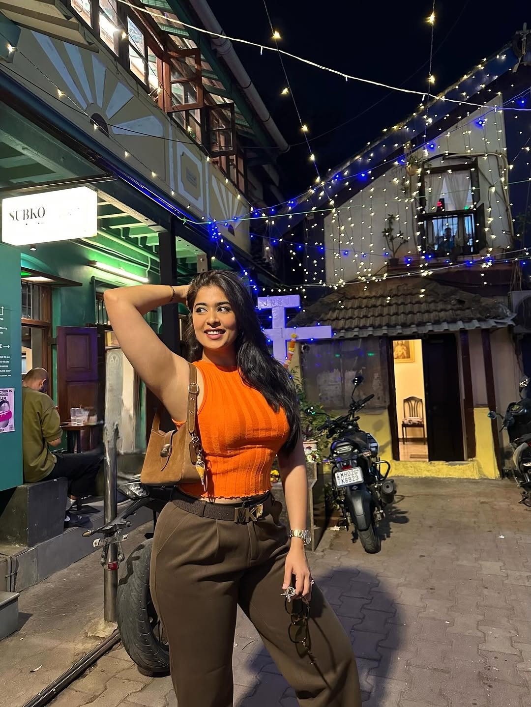 G8qwbN9boAA8ylg?format=jpg&name=large