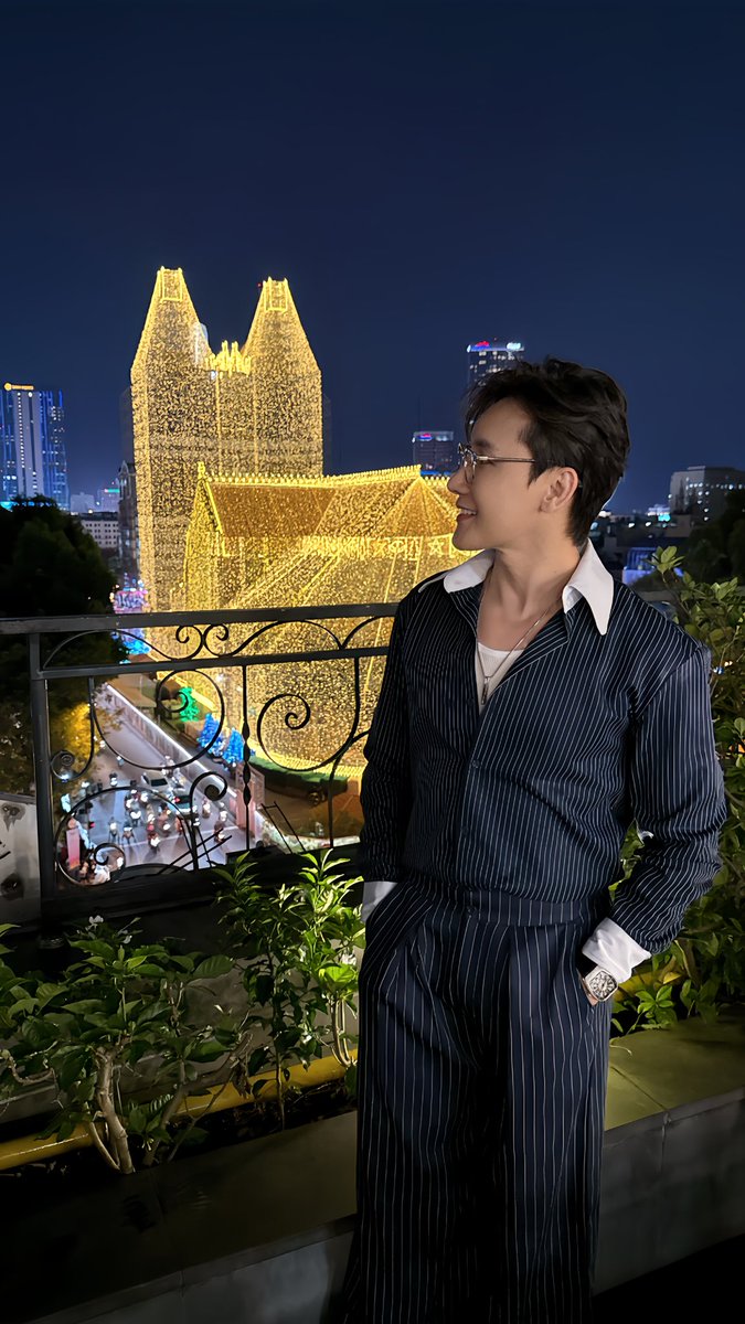 jaytrantanphat's tweet photo. Sai Gon by night... 💫 https://t.co/gXc6q0wReE