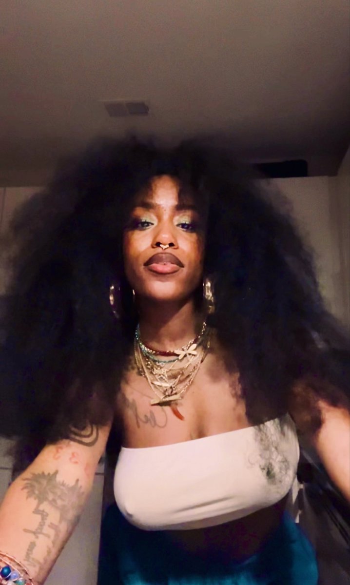 2Charmzz_____'s tweet image. 🎸🌹🔮