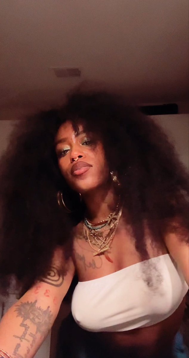 2Charmzz_____'s tweet image. 🎸🌹🔮