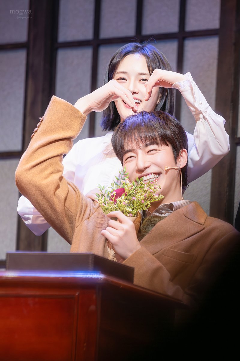 251220 팬레터 밤공 커튼콜

#강혜인 히카루
#김경수 김해진
#원태민 정세훈

혠카루가 쏘아올린 하트💕