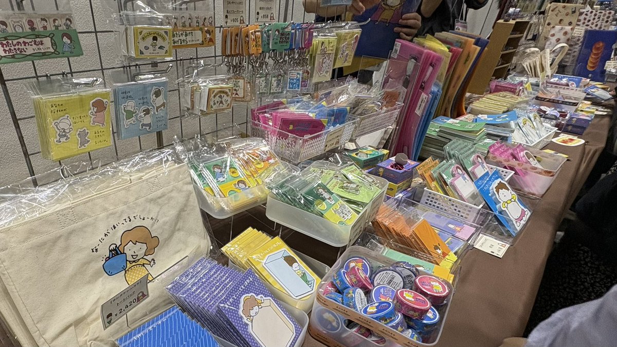 PHPInstitute_PR's tweet image. #文具女子博 パシフィコ横浜にはPHP研究所も出展しているので、いま応援(というか邪魔）しにきたら…大盛況でびっくり、すごい人気です‼️
#ヨシタケシンスケ さんの付箋やクリアファイルが特に評判よいので、現地の方はお立ち寄りください😊

通販もあります👉 php-store.com