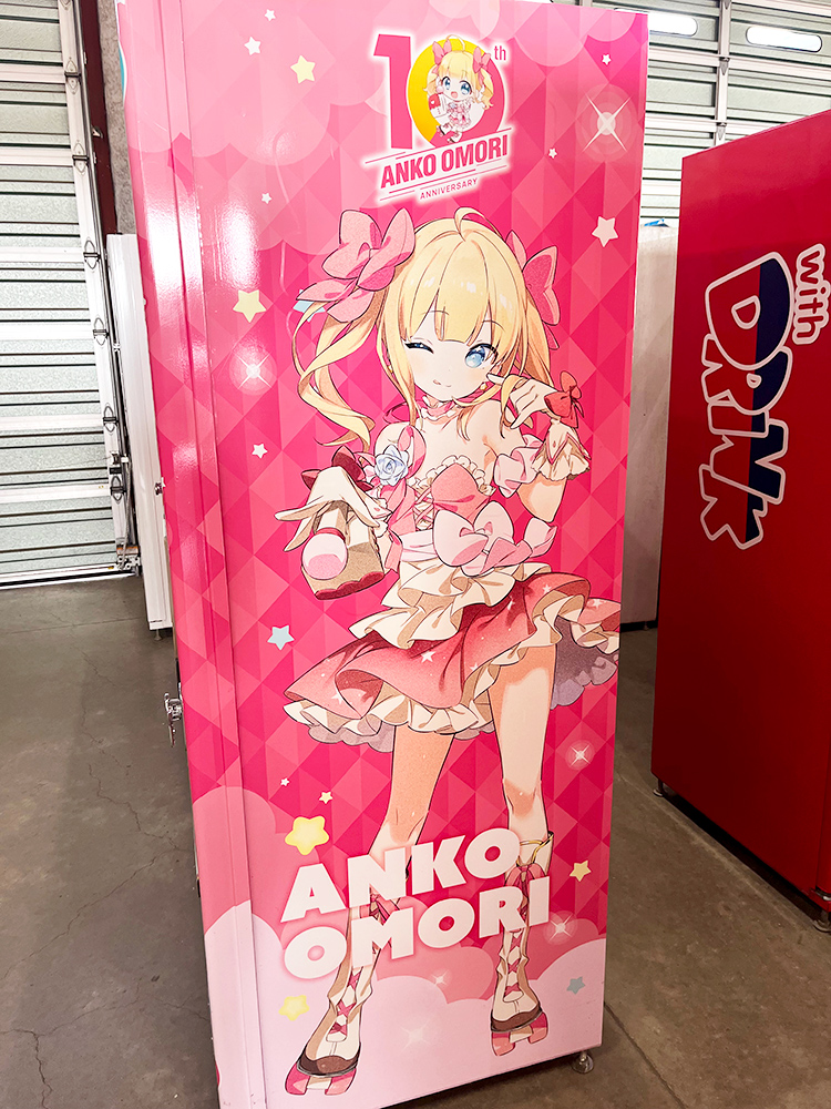 改めて！大森杏子の新ラッピング自販機は、今週23日(火)に高清水にある