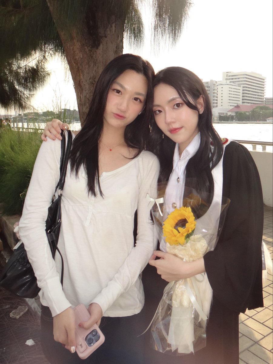 iideapinnz's tweet photo. มีใครไม่รู้มาหาค่า🎓💐 https://t.co/ZwKCSQMseF