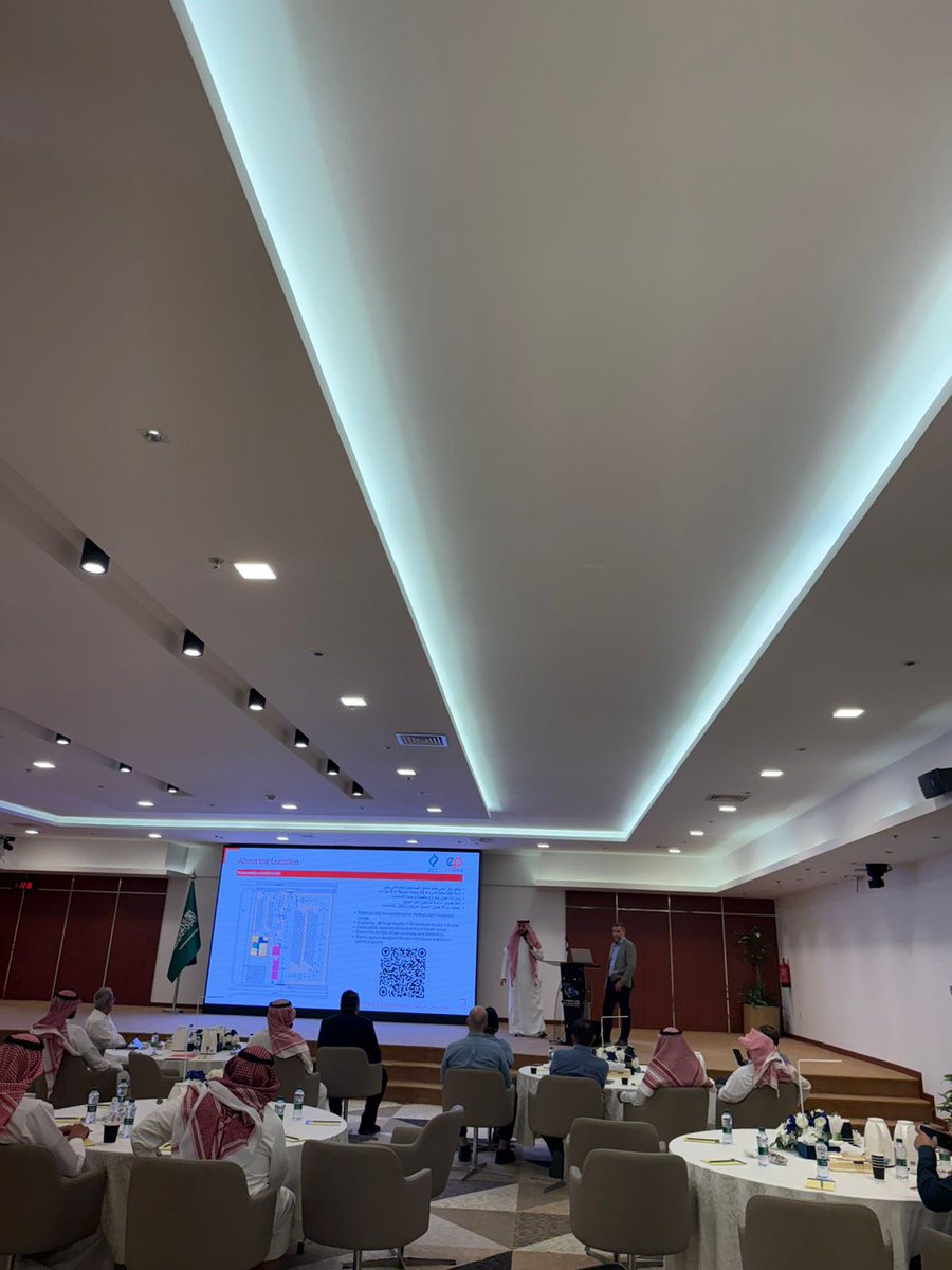 في إطار تعزيز الحلول الذكية وتطوير البنية التحتية للخدمات اللوجستية، نظّمت شركة رقيم للحلول الذكية وشركاؤها، وبالتعاون مع الهيئة الملكية بينبع ورشة عمل للتعريف بخدمة مواقف الشاحنات الذكية بمنطقة الصناعات الخفيفة في مدينة ينبع الصناعية بحضور العديد من الشركات ذات العلاقة بالقطاع