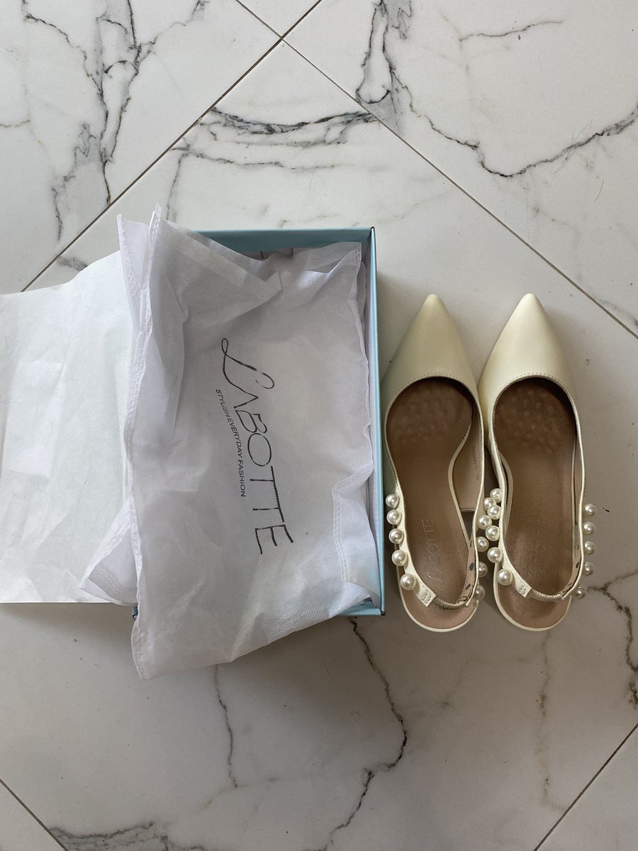secondhands11's tweet photo. ส่งต่อ Labotte รุ่น The Jovial สี Cream  
size39cm ใส่ถ่ายรูปครั้งเดียว 2-3ชั่วโมงค่ะ 
750 รวมส่ง ลดได้อีกค่า สนใจสอบถามเพิ่มเติมได้ค่า❤️❤️
#labottebkk #ส่งต่อlabotte #ส่งต่อรองเท้า  #labottebkk #ส่งต่อรองเท้า #labotte #ส่งต่อเสื้อผ้ามือสอง #ส่งต่อเสื้อผ้ามือ2 https://t.co/tiIROavxOK