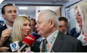 Podobno ruski agent wyslal polskie zloto gdzies za ocean.
Trump i Putin podziela sie teraz polskim zlotem i bedzie po ptokach..
Trump powie ze to jego i koniec.