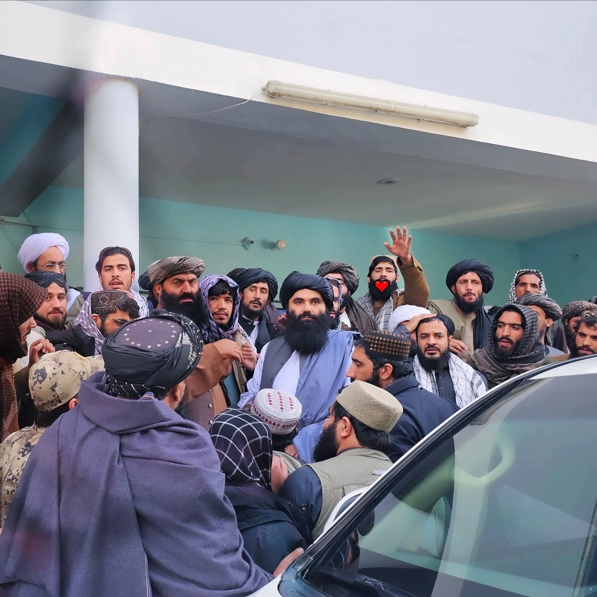 د زړونو رهبر، د اولس له غیږې❤️‍🩹