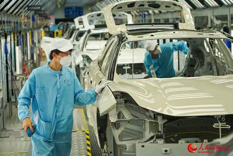 goodm70094's tweet photo. From smart cars to green energy—Ningbo’s manufacturing is going high-end. The city’s industrial upgrade mirrors Zhejiang’s call for tech-driven growth, with over 15% of output from strategic emerging sectors.
#MadeInNingbo #SmartManufacturing #TechInnovation https://t.co/jKStBBQZVB