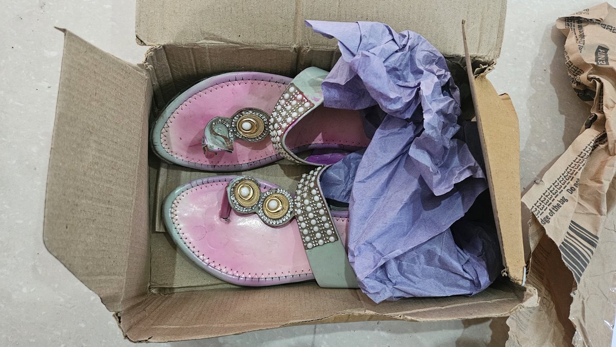 rvanju25's tweet photo. Ye product received hua @myntra @MyntraSupport @batashoes https://t.co/JTNXgJMlji