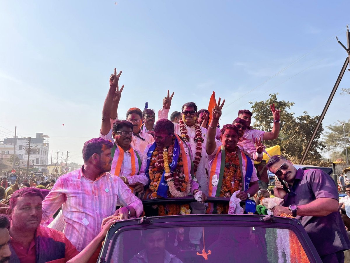 VijayWadettiwar's tweet image. ब्रम्हपुरी नगरपरिषदेत काँग्रेसचा दणदणीत विजय! 

नगराध्यक्ष पदाचे उमेदवार योगेश मिसार यांच्यासह २३ पैकी तब्बल २१ नगरसेवक मोठ्या मतांनी विजयी!

हा "विजय" सत्तेचा नव्हे, तर लोकविश्वासाचा, लोकशक्तीचा आणि काँग्रेसच्या विचारांचा आहे.

ब्रम्हपुरीच्या विकासासाठी, न्याय, पारदर्शकता आणि…