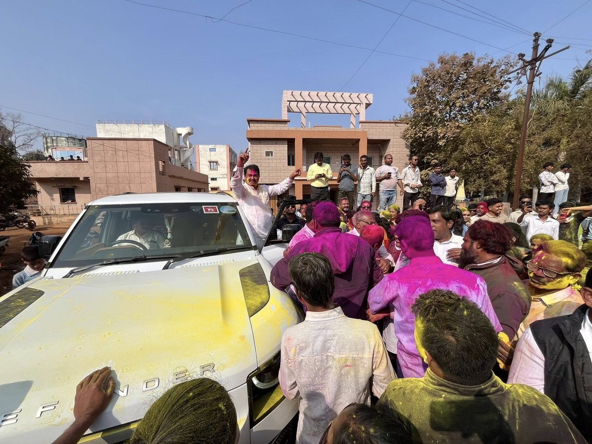 VijayWadettiwar's tweet image. ब्रम्हपुरी नगरपरिषदेत काँग्रेसचा दणदणीत विजय! 

नगराध्यक्ष पदाचे उमेदवार योगेश मिसार यांच्यासह २३ पैकी तब्बल २१ नगरसेवक मोठ्या मतांनी विजयी!

हा "विजय" सत्तेचा नव्हे, तर लोकविश्वासाचा, लोकशक्तीचा आणि काँग्रेसच्या विचारांचा आहे.

ब्रम्हपुरीच्या विकासासाठी, न्याय, पारदर्शकता आणि…