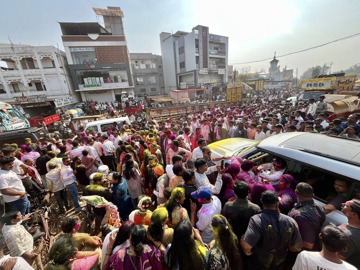 VijayWadettiwar's tweet image. ब्रम्हपुरी नगरपरिषदेत काँग्रेसचा दणदणीत विजय! 

नगराध्यक्ष पदाचे उमेदवार योगेश मिसार यांच्यासह २३ पैकी तब्बल २१ नगरसेवक मोठ्या मतांनी विजयी!

हा "विजय" सत्तेचा नव्हे, तर लोकविश्वासाचा, लोकशक्तीचा आणि काँग्रेसच्या विचारांचा आहे.

ब्रम्हपुरीच्या विकासासाठी, न्याय, पारदर्शकता आणि…