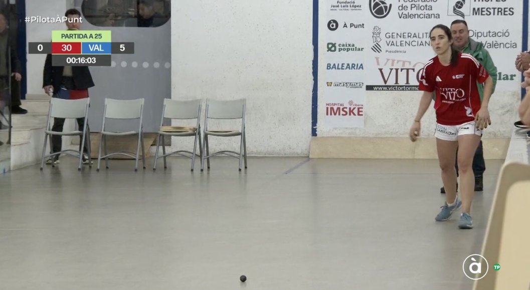 🔛⚾️ Ja està en joc la final del trofeu Mestreses de raspall en el <a href="/Pelayotrinquet/">Trinquet de Pelayo</a>

Victoria i Júlia 🆚 Ana i Amparo

Segueix-la en la televisió d'<a href="/apunt_media/">À Punt</a>, amb Julia Costa i <a href="/Frediesport/">Frediesport Pilota</a>

📺  #PilotaÀPunt en directe: apuntmedia.es/directe/direct…