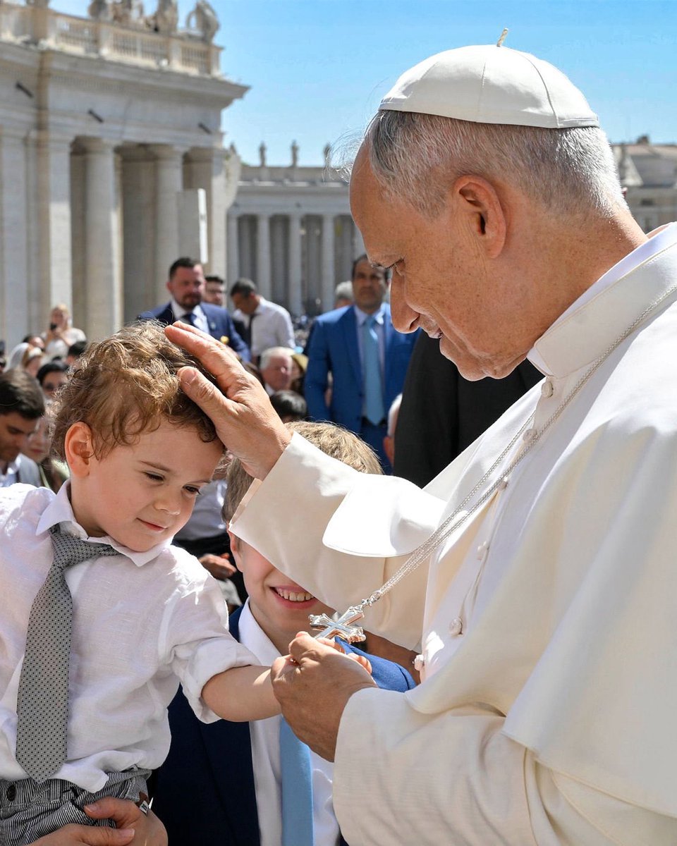 Pdre_Rafa's tweet image. Enseña a tus hijos a orar, para que cuando sus corazones estén rotos vayan a Dios y no al mundo.