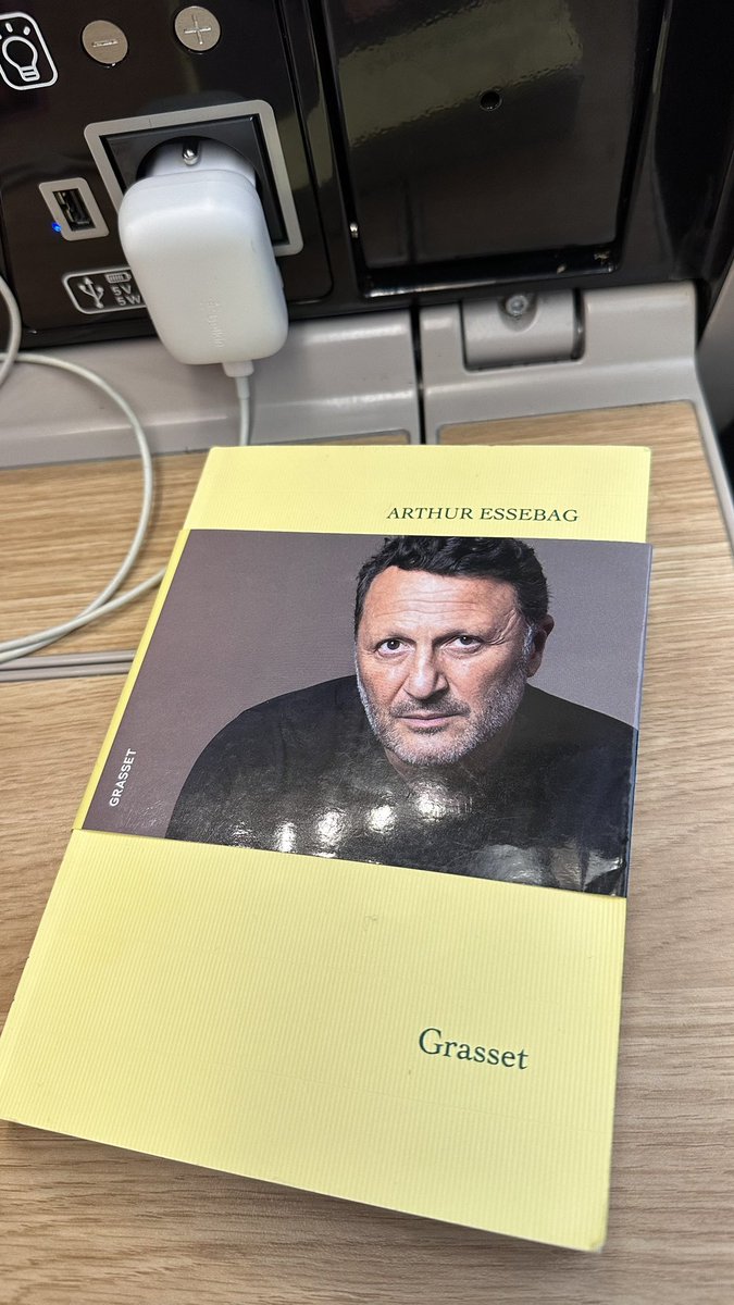 EricKLein_'s tweet image. J’ai terminé “J’ai perdu un bédouin dans Paris”. Je ne connaissais d’@Arthur_Officiel que l’homme de télé.  J’ai découvert un être bouleversant de sensibilité et de justesse. 

À lire absolument.