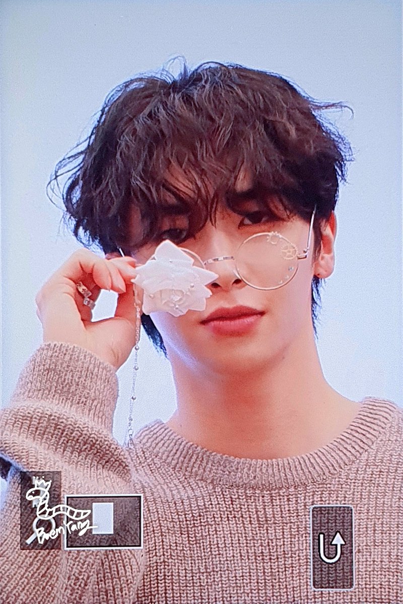 🍑 251221 팬싸

향기에 취해 손을 뻗게 돼
그 순간 빠르게 퍼지는 poison

#LEEDONGYEOL #이동열
#UP10TION #업텐션 #XIAO #샤오