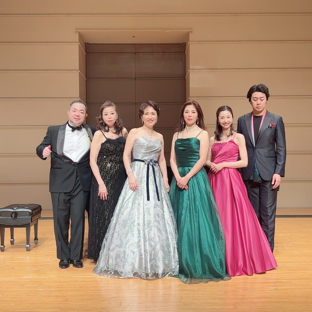 machidaopera's tweet photo. クリスマスの素敵な音楽にお客様の笑顔が溢れました🎄
お客様の手拍子も頂き、大いに盛り上がったコンサート✨
終演後にの写真もこの通り😆
皆様どうぞ良い新年をおむかえください。 https://t.co/hDjNX29roW