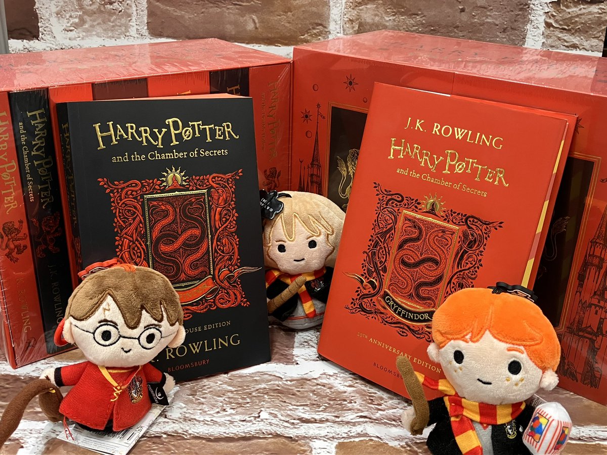4階洋書】ハリー・ポッターの原作シリーズ20周年の際に刊行された、4