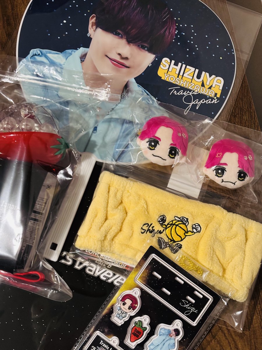 TravisJapan #stravelers トラジャのグッズ届いた〜🫶🏻 ペンラ思っ