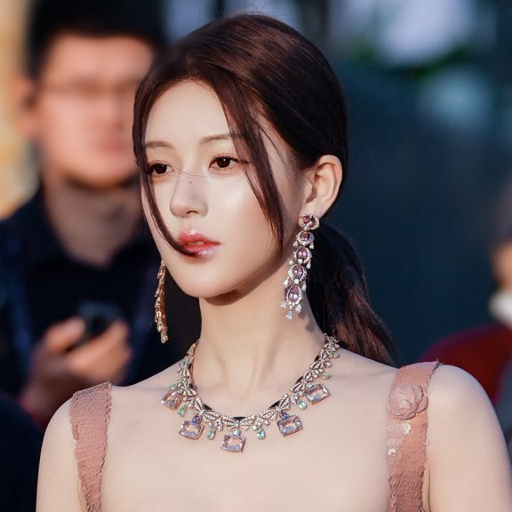 isyappingg's tweet image. facecard soo insaneee 

ROSY STARS THE NIGHT
#ZhaoLusixTencentStarNight2025
#TENCENTVIDEOALLSTARNIGHT2025
#ZhaoLusi