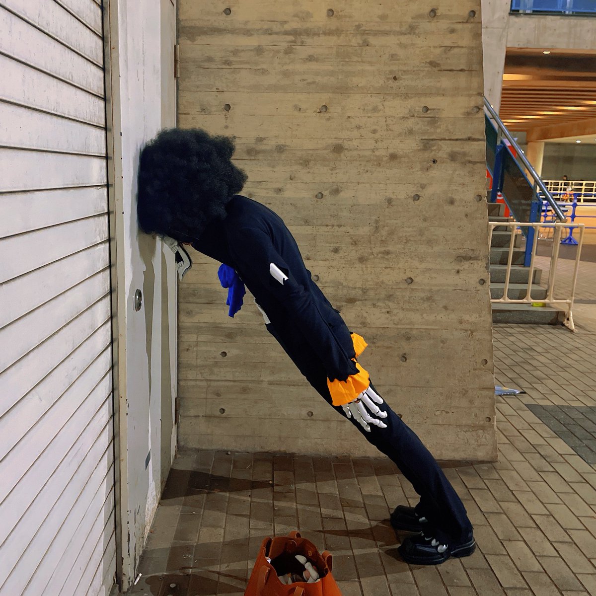 いや本人やん！wwwwww ブルック実在したんかい！wwwww パンツ見せて