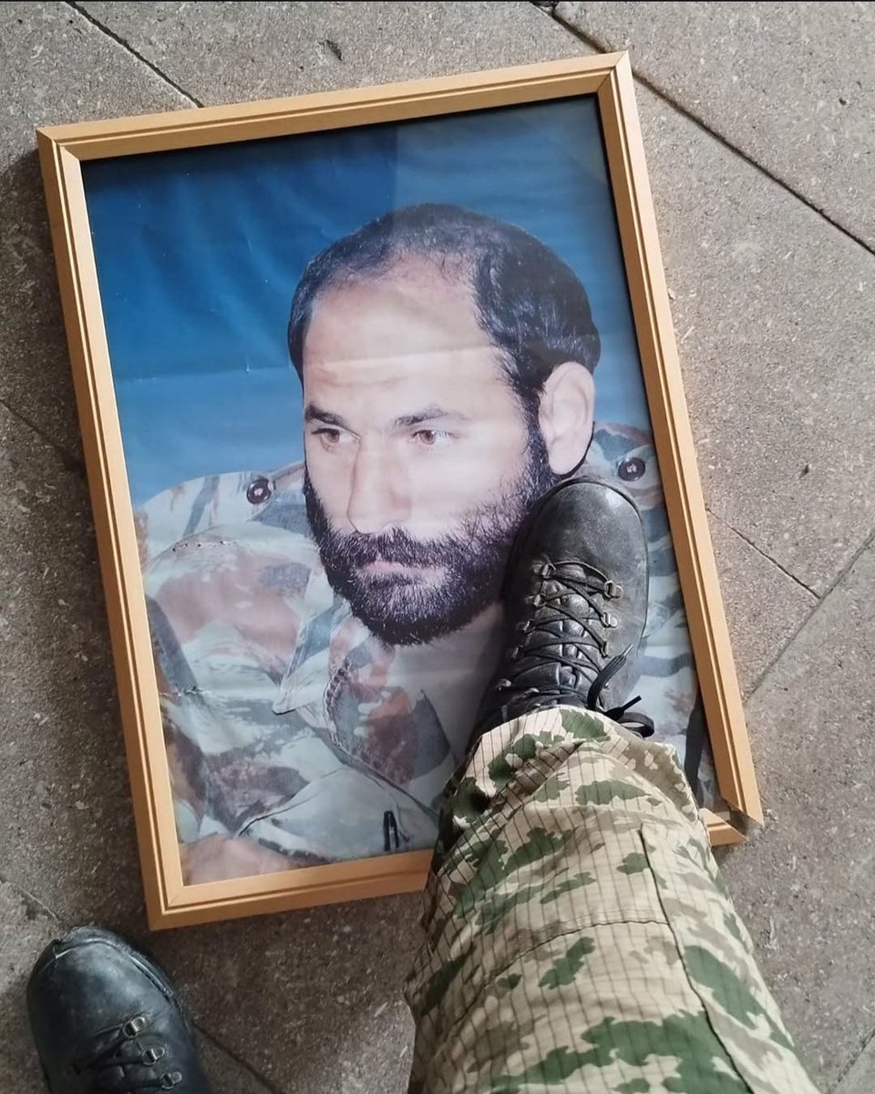 PigBenis90's tweet photo. photo of a dead armenian separatist monte melkonyan under the boot of Azerbaijani Internal Troops guard 😎 right where it belongs https://t.co/nryxlREzJP