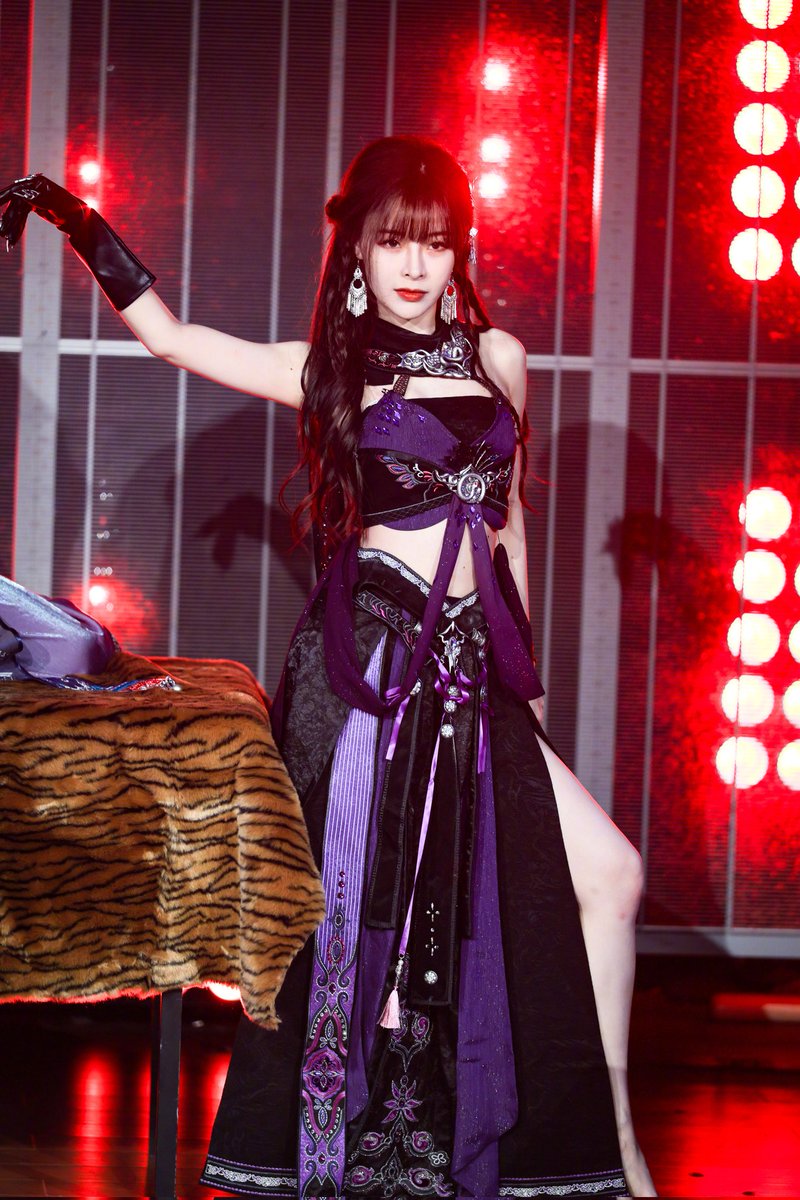 ultyby's tweet image. that's my performer 🤧