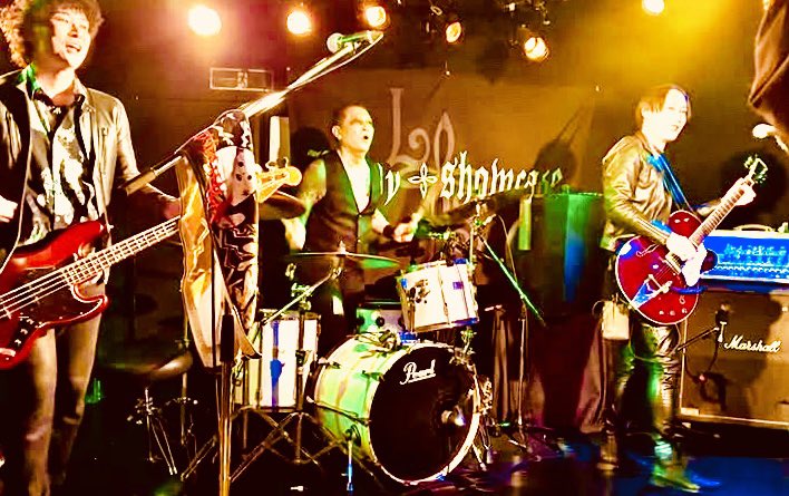 KAMO_Drums's tweet image. 先日池袋Adm LIVE
無敵の心を持つ同志達😎
最高感謝でした‼️
次回Lindy-showcase LIVE
12/30(火)さいたま新都心
ヘブンズロック
今年最後のLIVEです‼️
是非遊びに来て下さい🤘
livepocket.jp/e/qi6am
チケットはLive Pocketにて販売開始です‼️
#lindyshowcase #邦ロックな人と繋がりたい #livefast