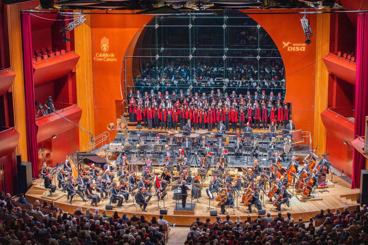 ofgrancanaria's tweet photo. 🎄 No hay Navidad sin Música.

La OFGC celebró anoche la Navidad junto a toda la Isla, en un concierto impulsado por el Cabildo de Gran Canaria y la Fundación DISA. https://t.co/VspfWE4TsT